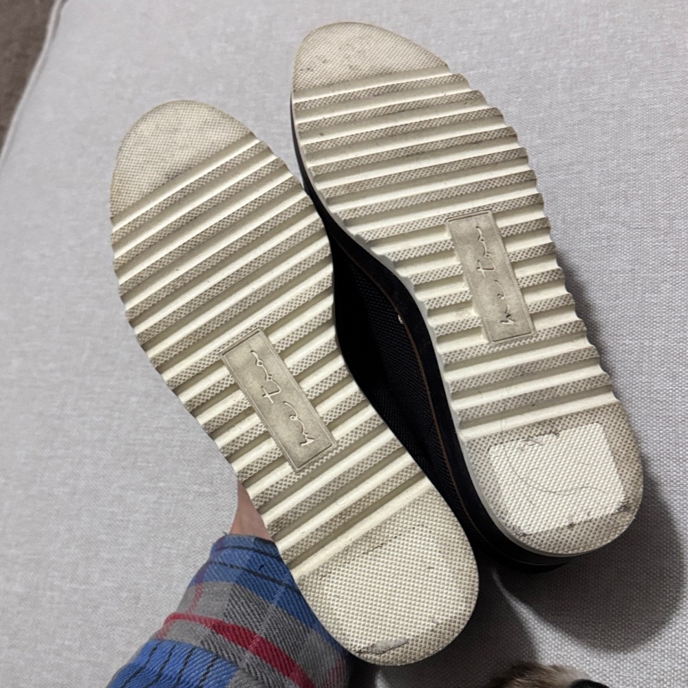 Like New-Me Too brand “Barrett” Mesh Loafers-Sz 8-Black-Elevated Cushioned Heel - Picture 14 of 16